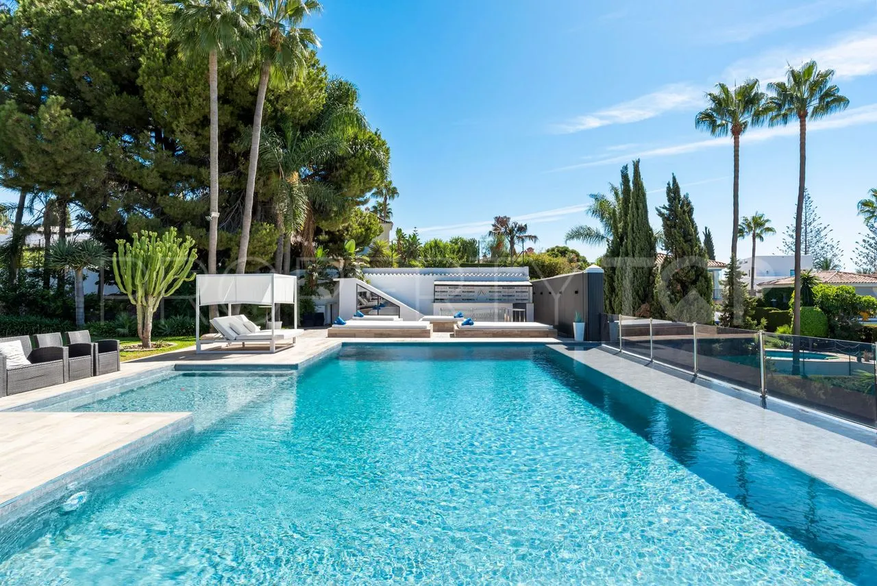 Elviria, villa en venta de 8 dormitorios