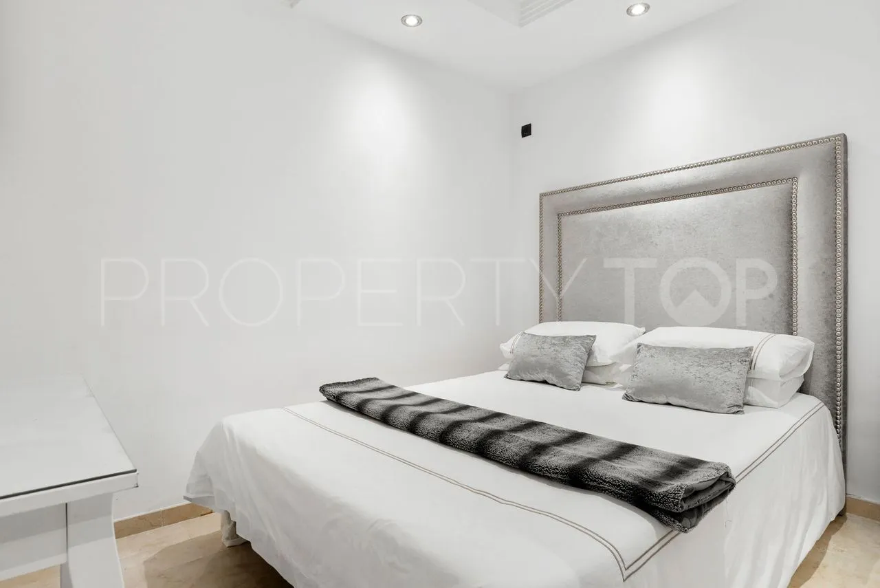 Elviria, villa en venta de 8 dormitorios