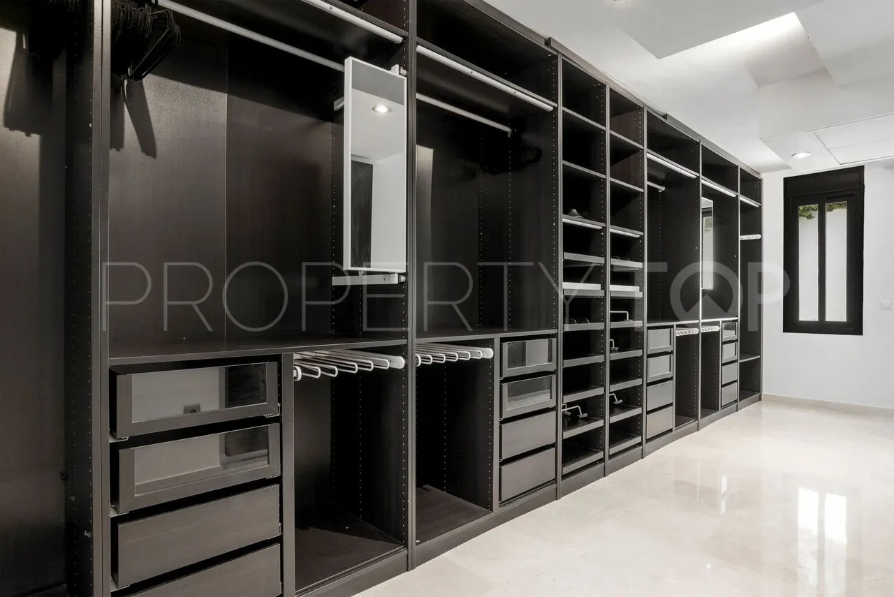 Elviria, villa en venta de 8 dormitorios
