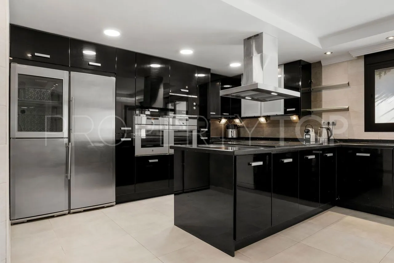 Elviria, villa en venta de 8 dormitorios