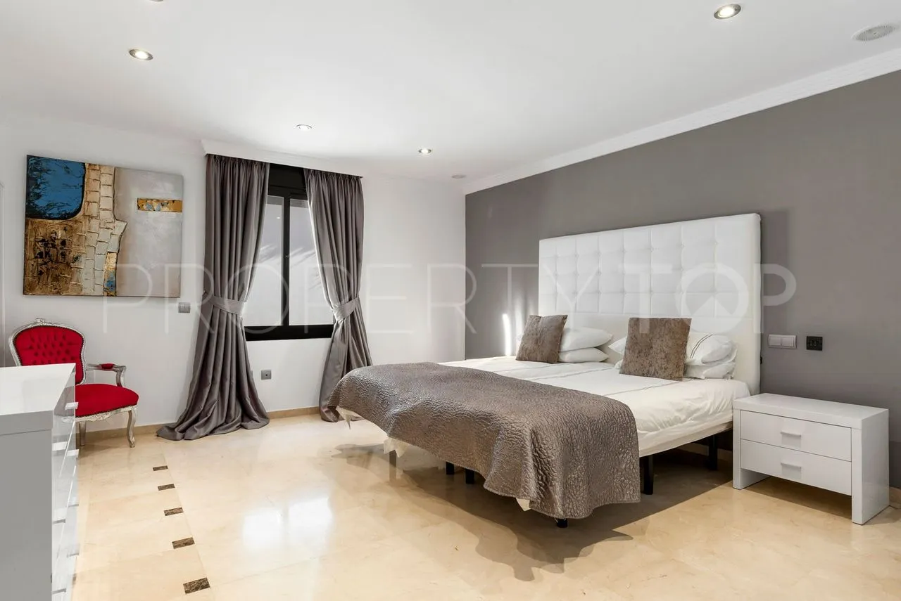 Elviria, villa en venta de 8 dormitorios