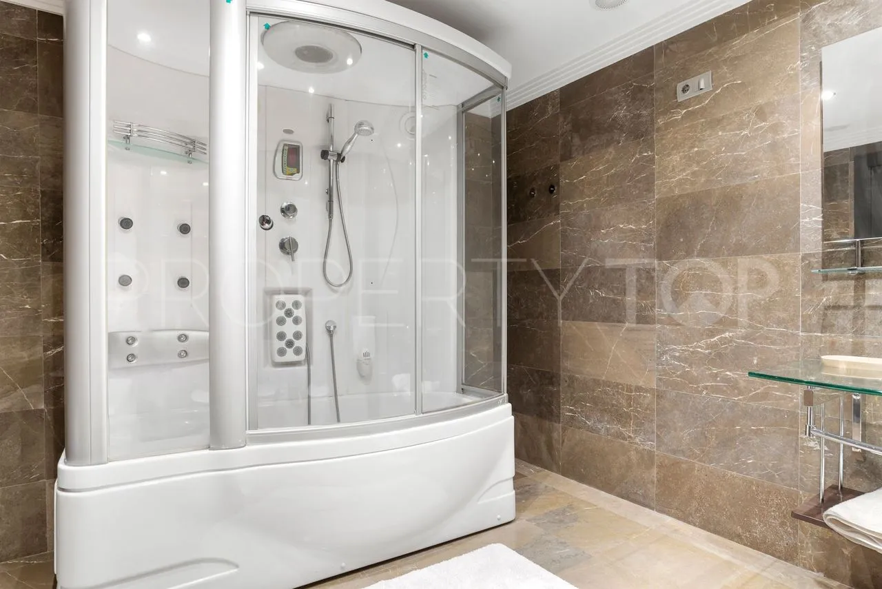 Elviria, villa en venta de 8 dormitorios