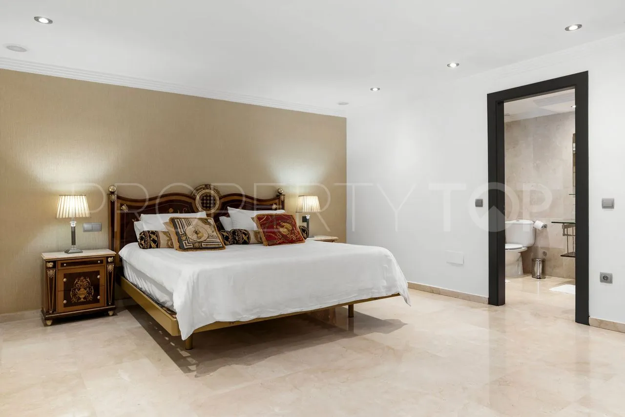 Elviria, villa en venta de 8 dormitorios