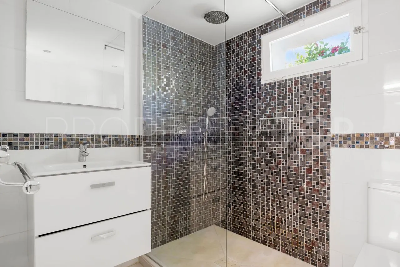 Elviria, villa en venta de 8 dormitorios