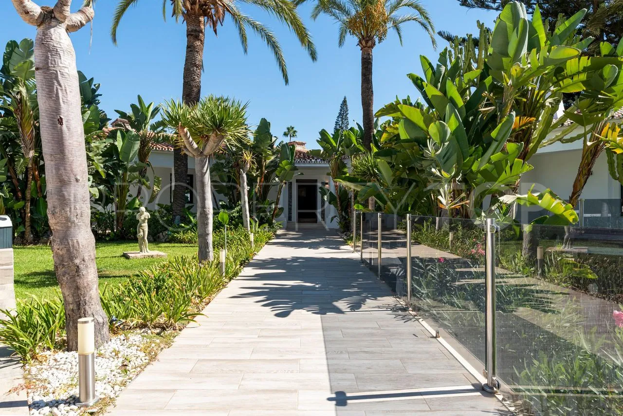 Elviria, villa en venta de 8 dormitorios
