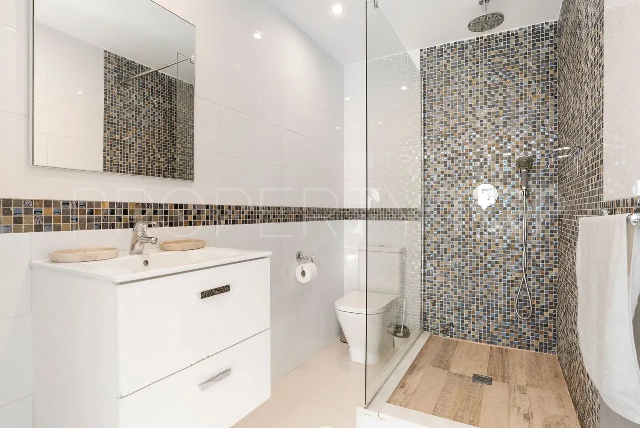 Elviria, villa en venta de 8 dormitorios