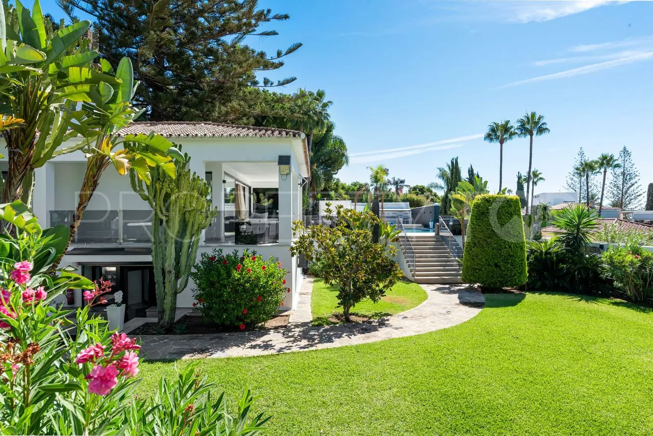 Elviria, villa en venta de 8 dormitorios