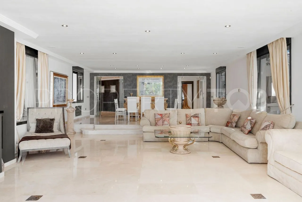 Elviria, villa en venta de 8 dormitorios