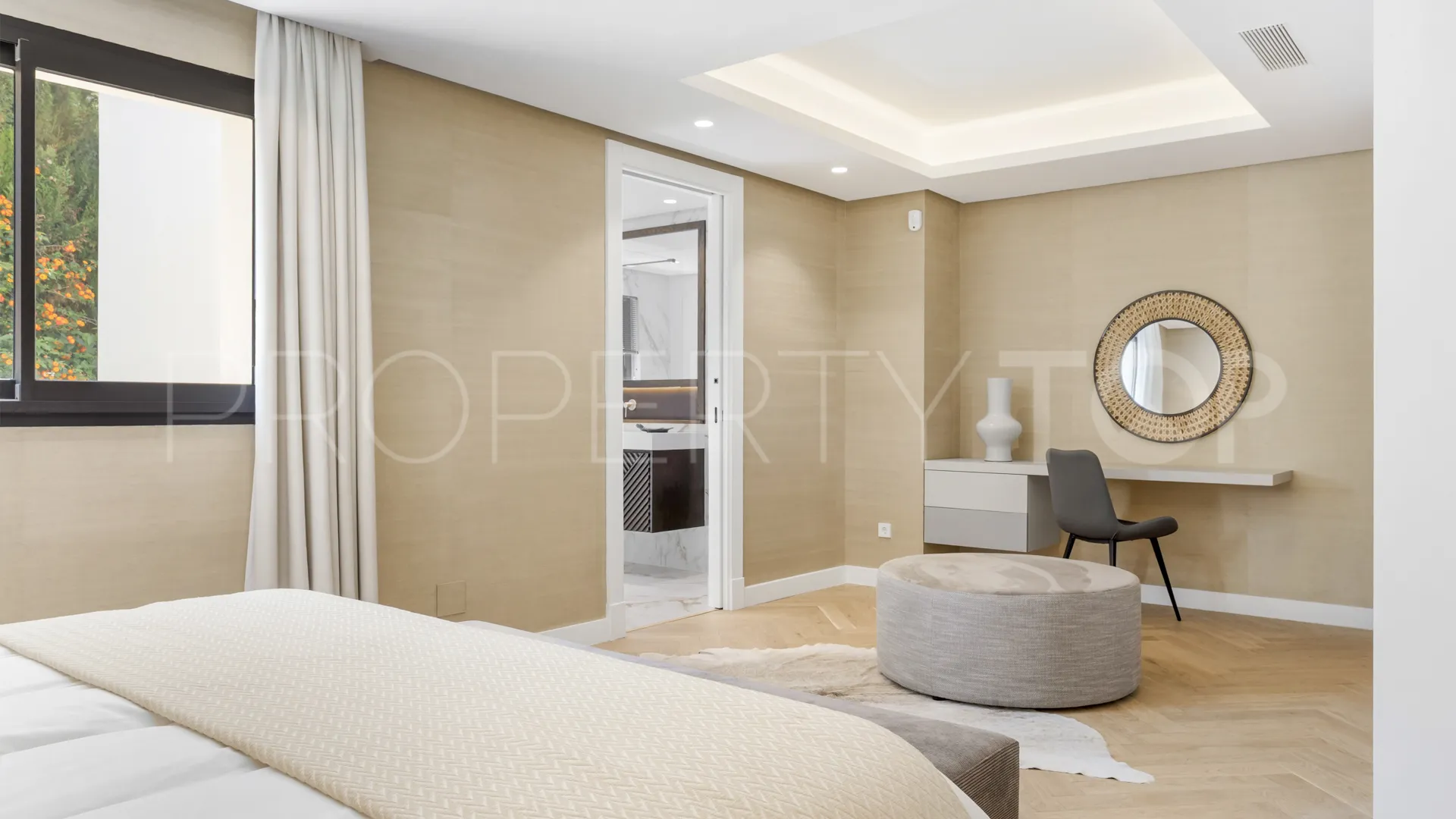 Comprar villa con 6 dormitorios en Casasola