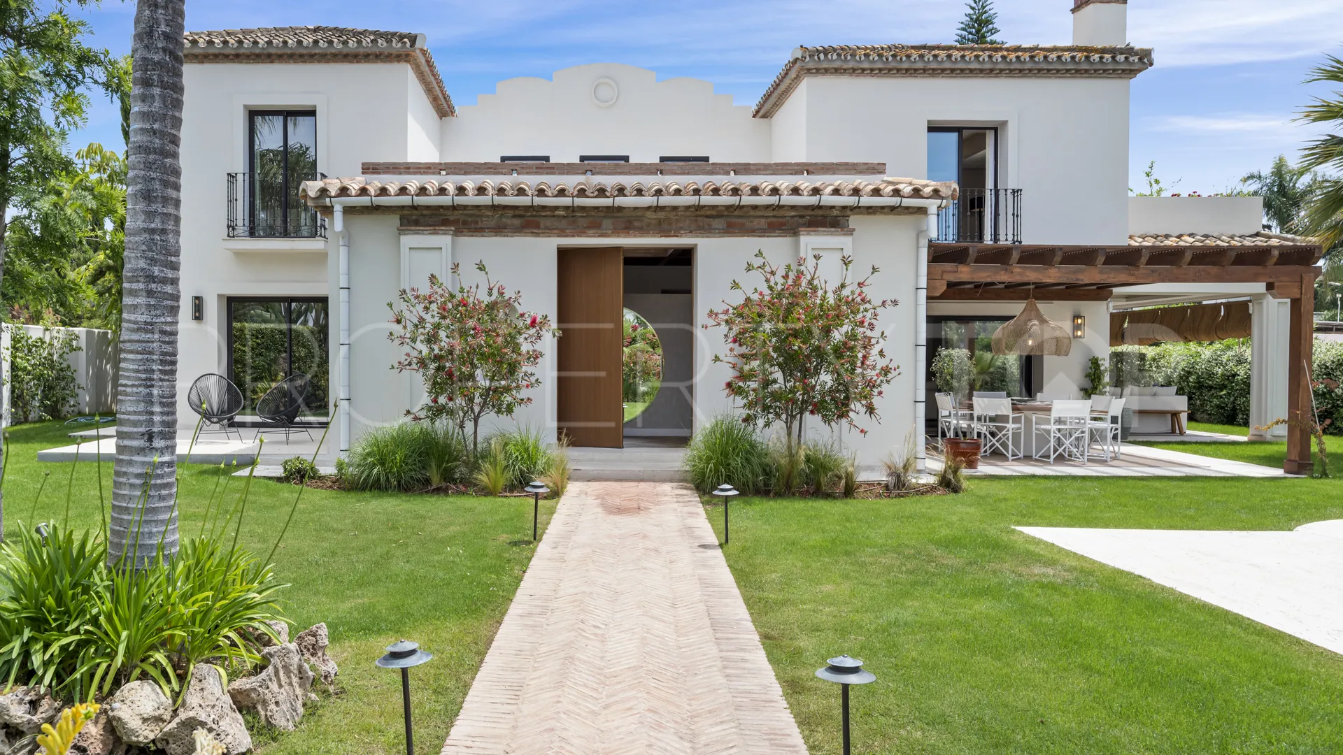Comprar villa con 6 dormitorios en Casasola