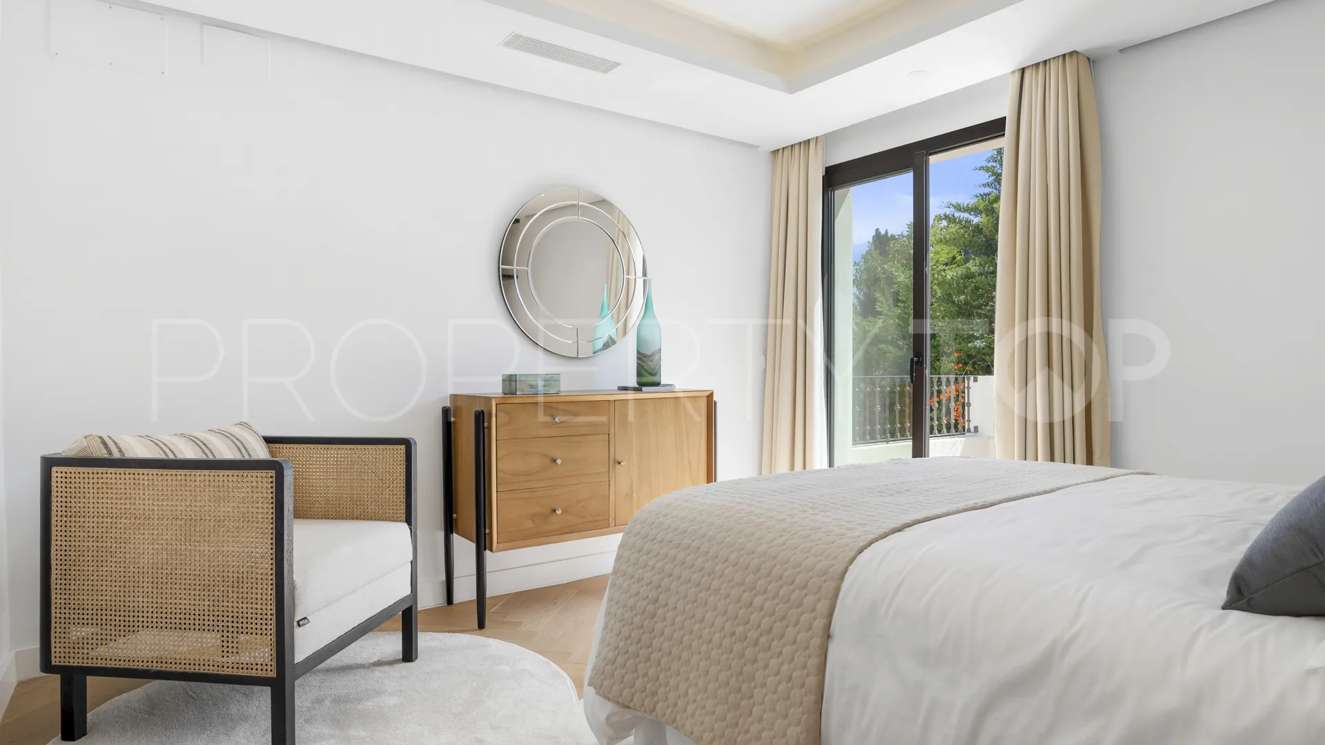 Comprar villa con 6 dormitorios en Casasola