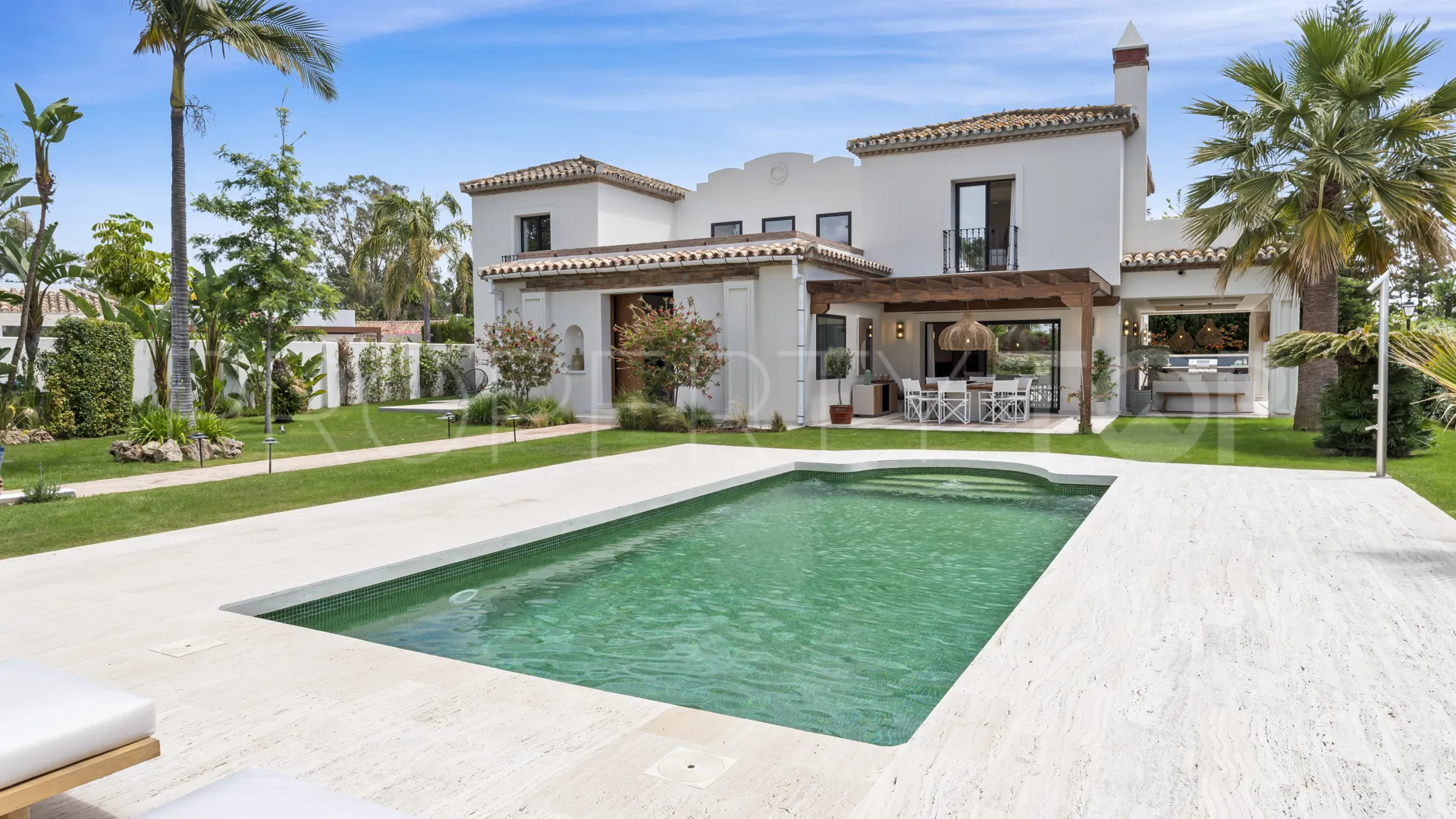 Comprar villa con 6 dormitorios en Casasola