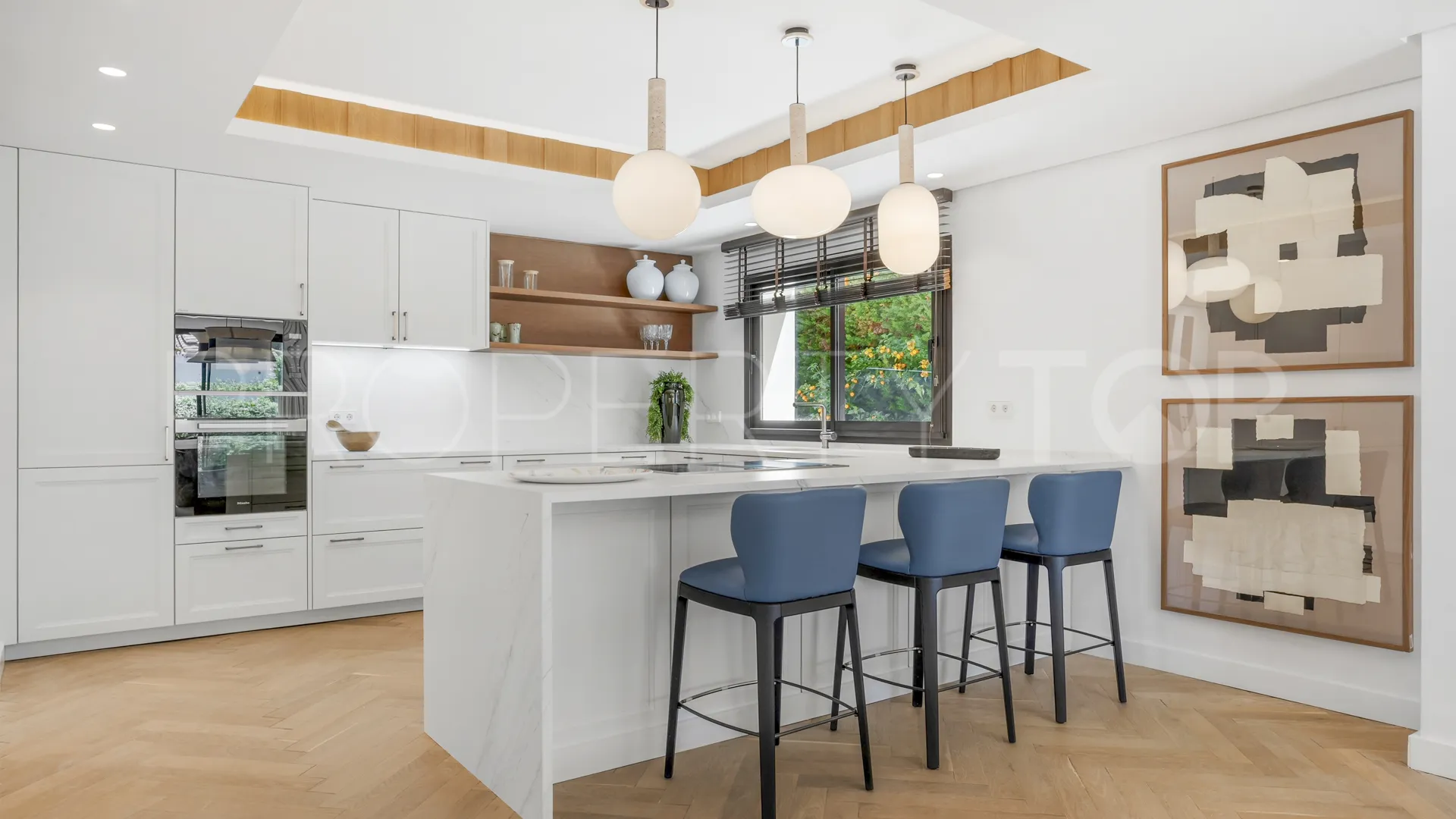 Comprar villa con 6 dormitorios en Casasola