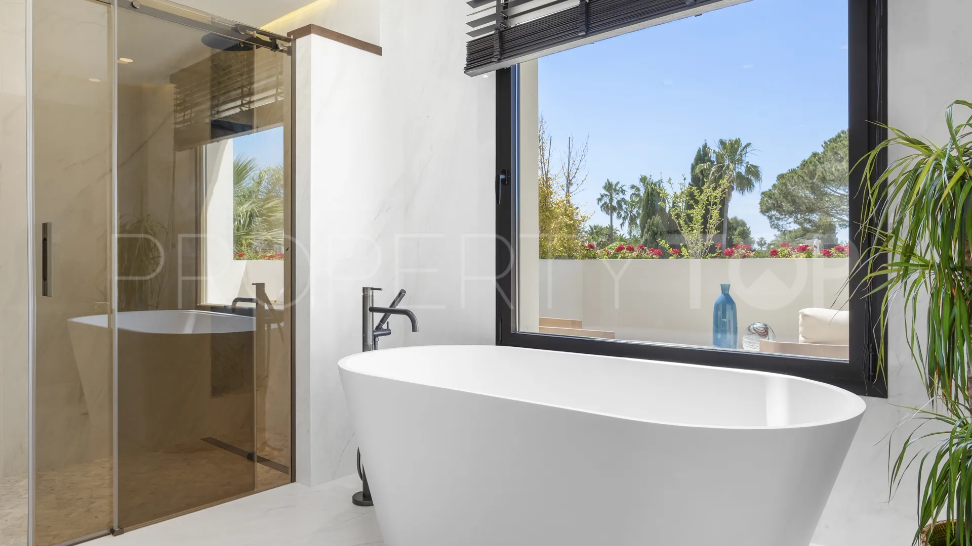 Comprar villa con 6 dormitorios en Casasola