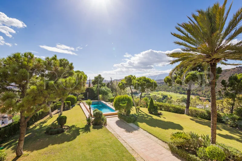 Villa con 6 dormitorios en venta en Benahavis
