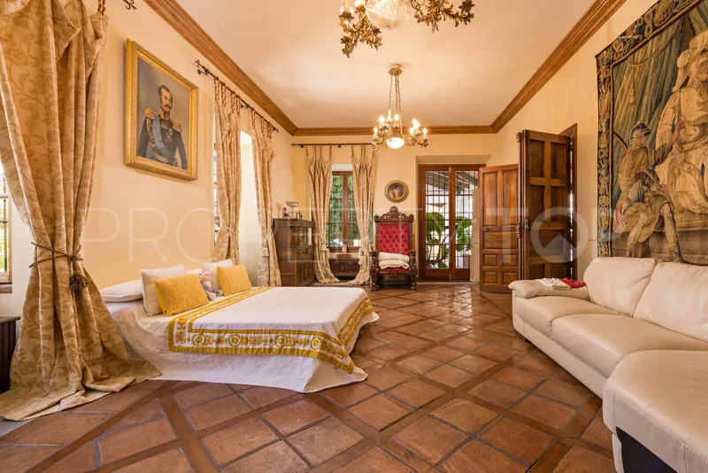 Villa con 6 dormitorios en venta en Benahavis
