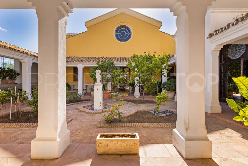 Villa con 6 dormitorios en venta en Benahavis
