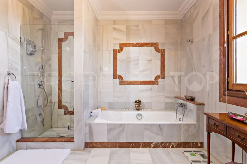 Villa con 6 dormitorios en venta en Benahavis