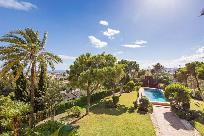 Villa con 6 dormitorios en venta en Benahavis