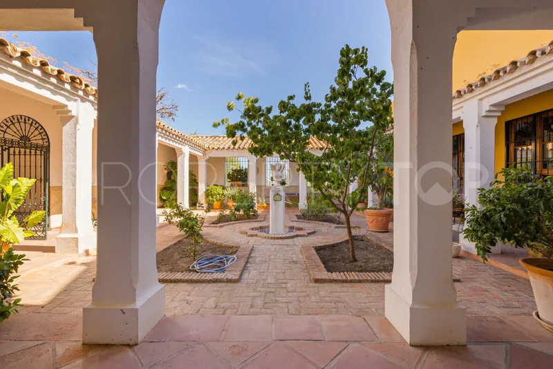 Villa con 6 dormitorios en venta en Benahavis