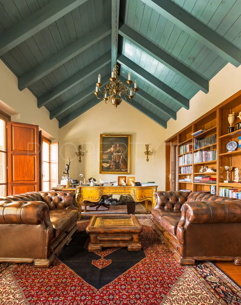 Villa con 6 dormitorios en venta en Benahavis