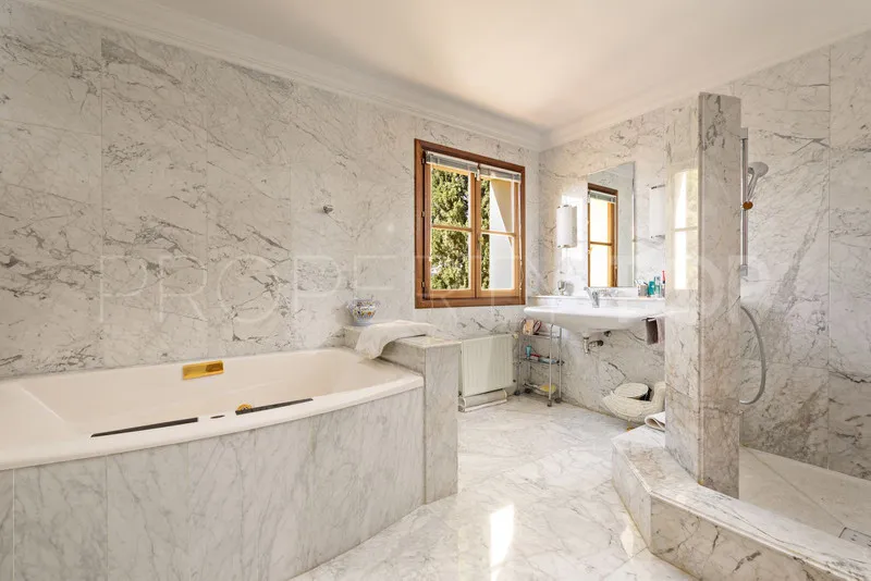 Villa con 6 dormitorios en venta en Benahavis