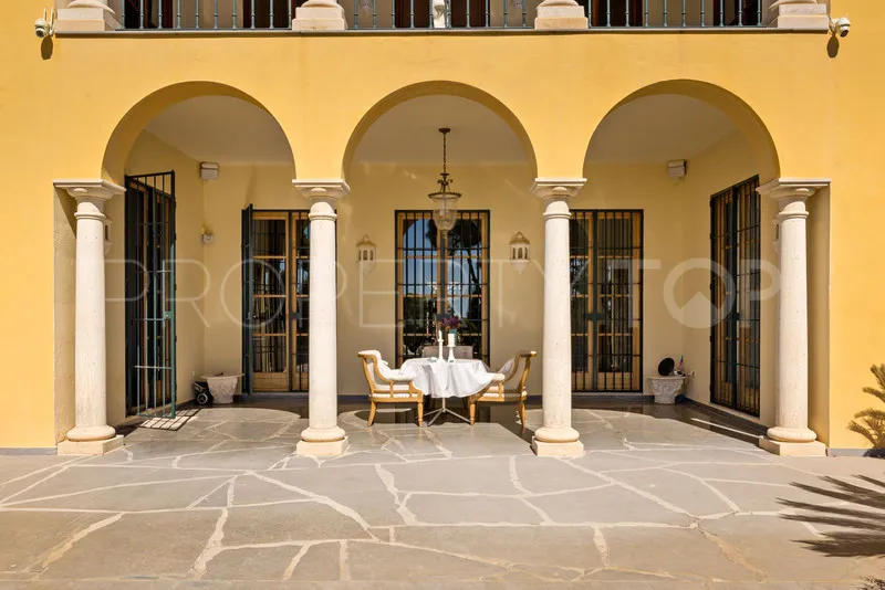 Villa con 6 dormitorios en venta en Benahavis