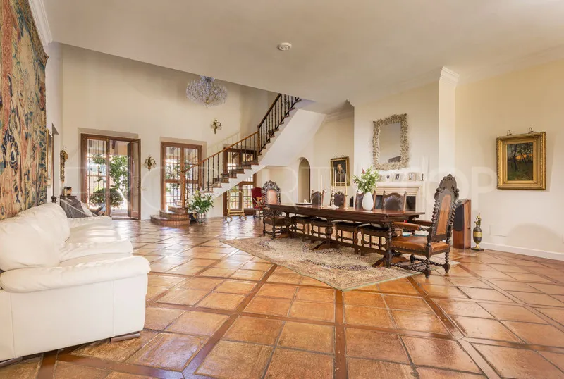 Villa con 6 dormitorios en venta en Benahavis