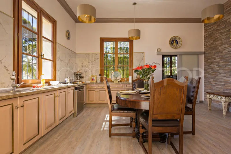 Villa con 6 dormitorios en venta en Benahavis