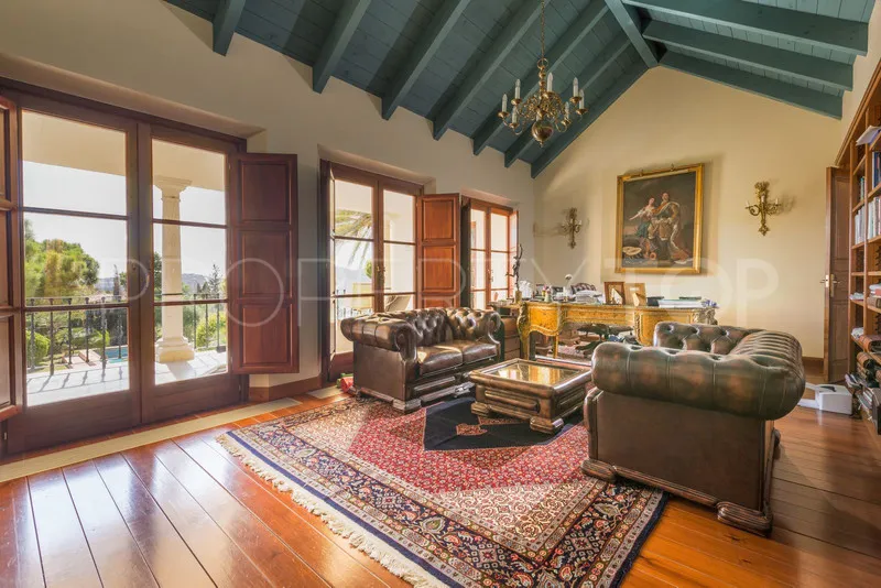 Villa con 6 dormitorios en venta en Benahavis