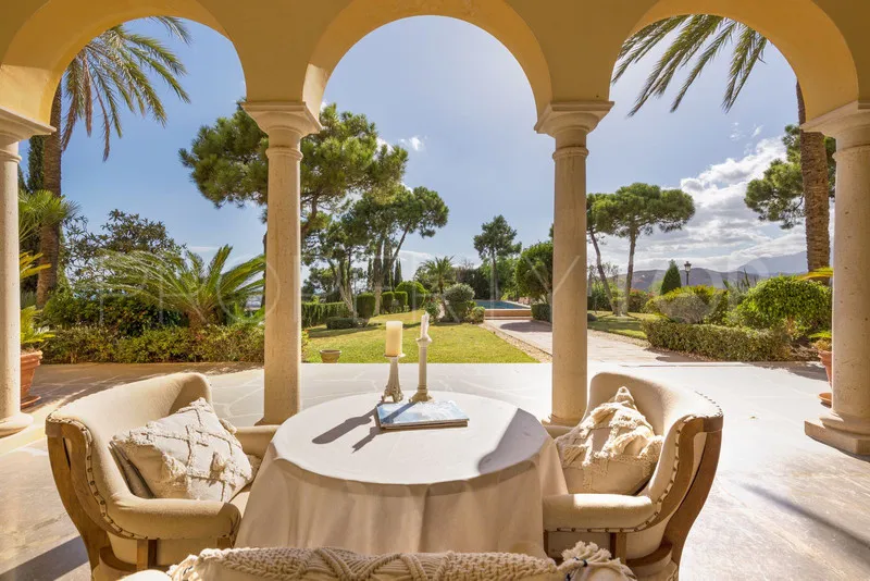 Villa con 6 dormitorios en venta en Benahavis