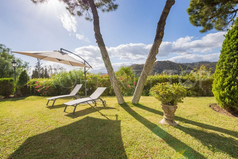 Villa con 6 dormitorios en venta en Benahavis