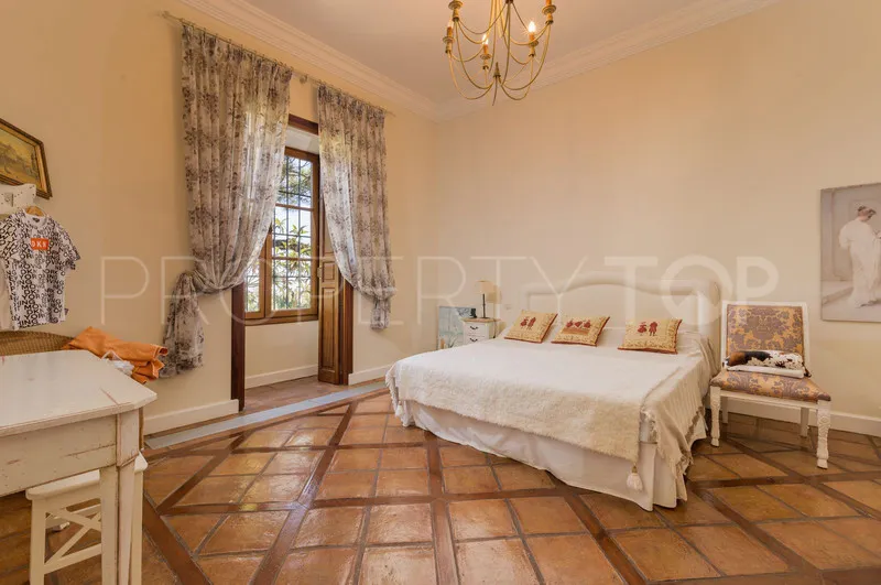 Villa con 6 dormitorios en venta en Benahavis