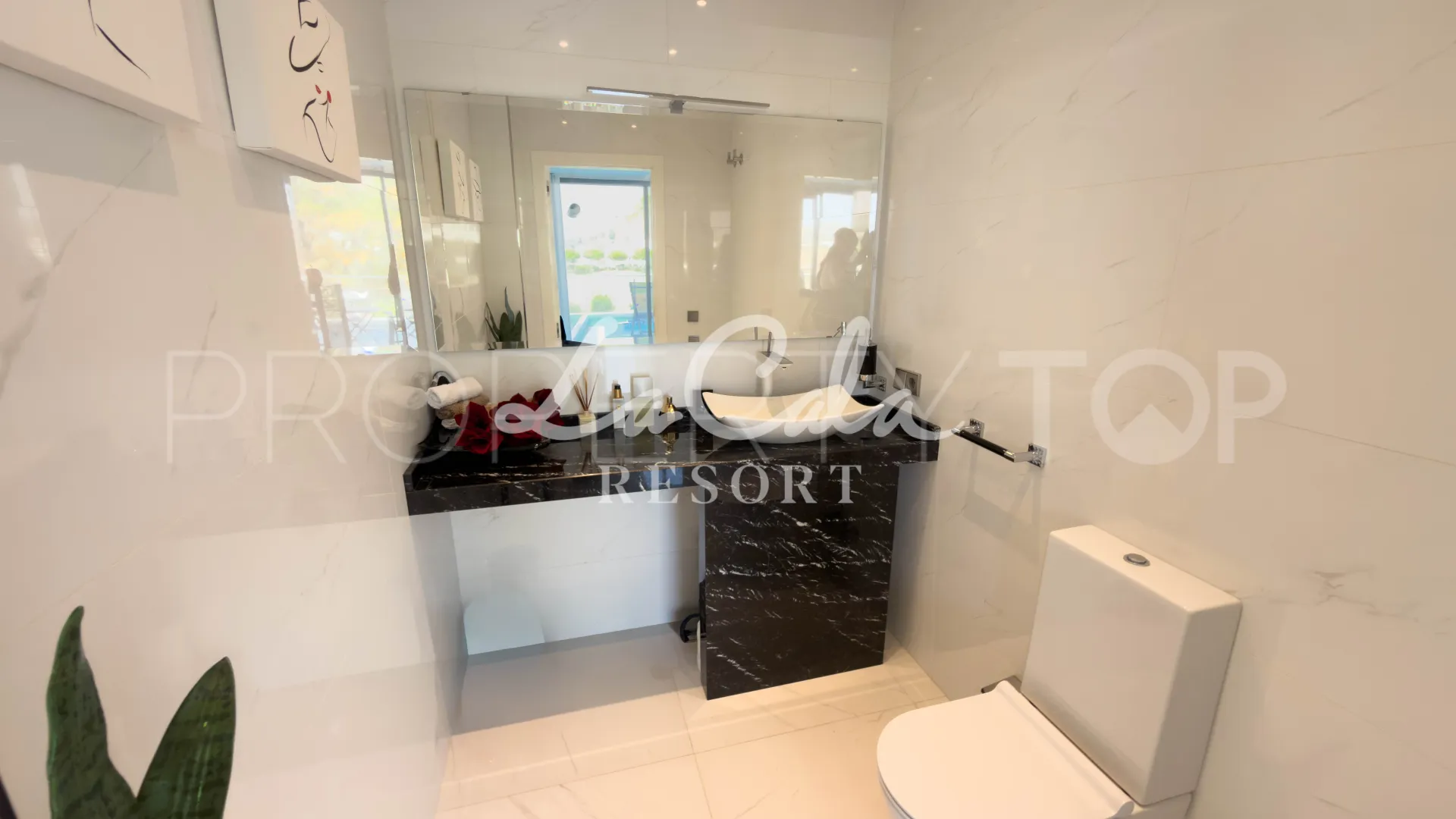Se vende villa en Cala de Mijas de 4 dormitorios