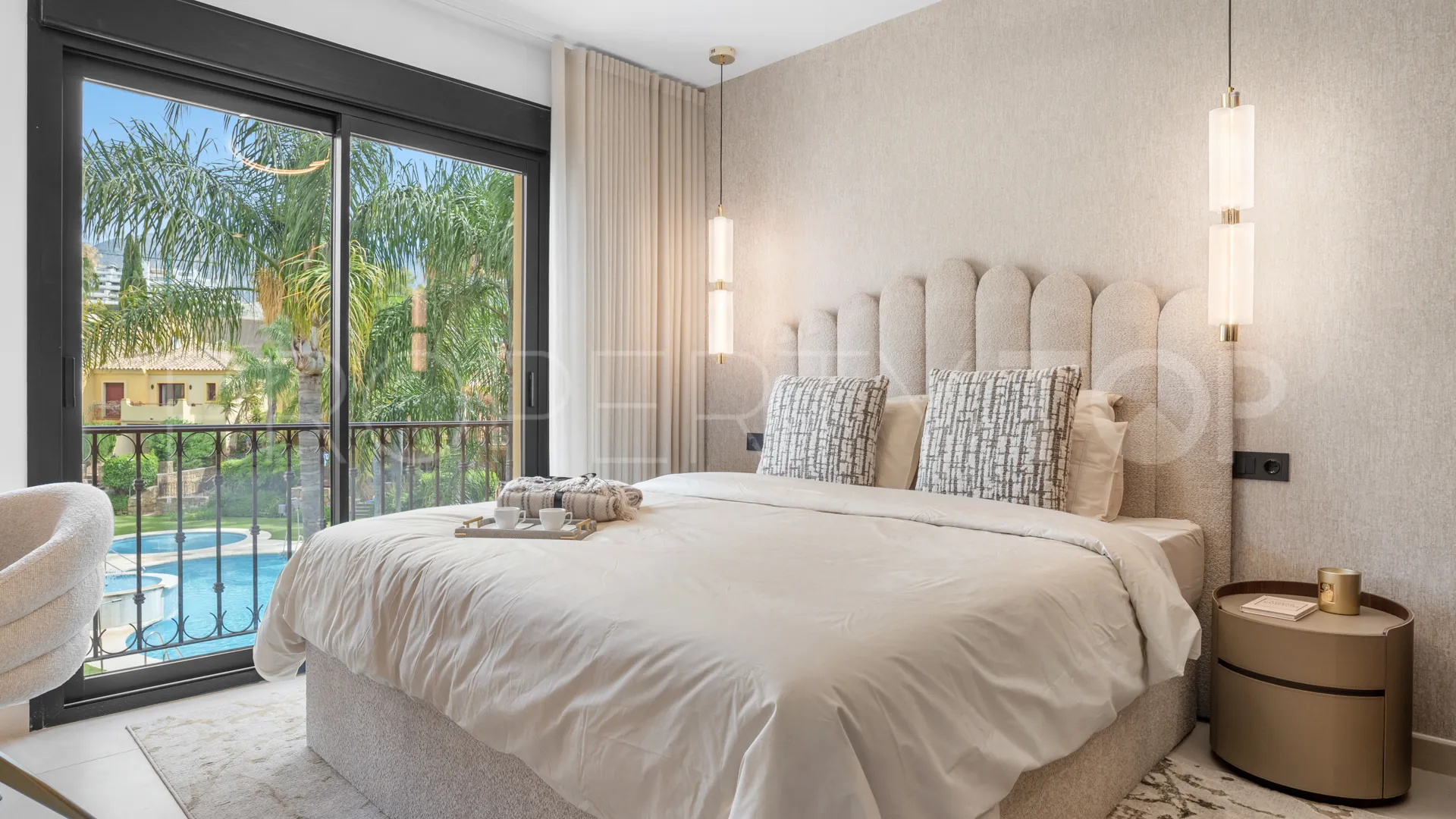 Pareado de 4 dormitorios en venta en Jardines de las Lomas