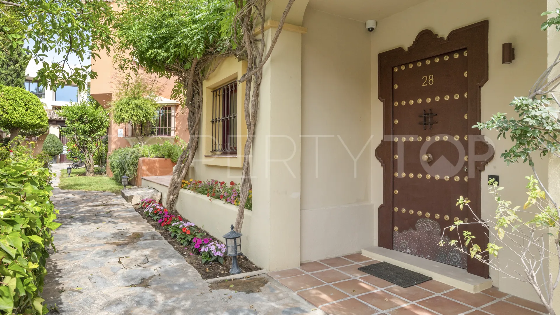 Pareado de 4 dormitorios en venta en Jardines de las Lomas