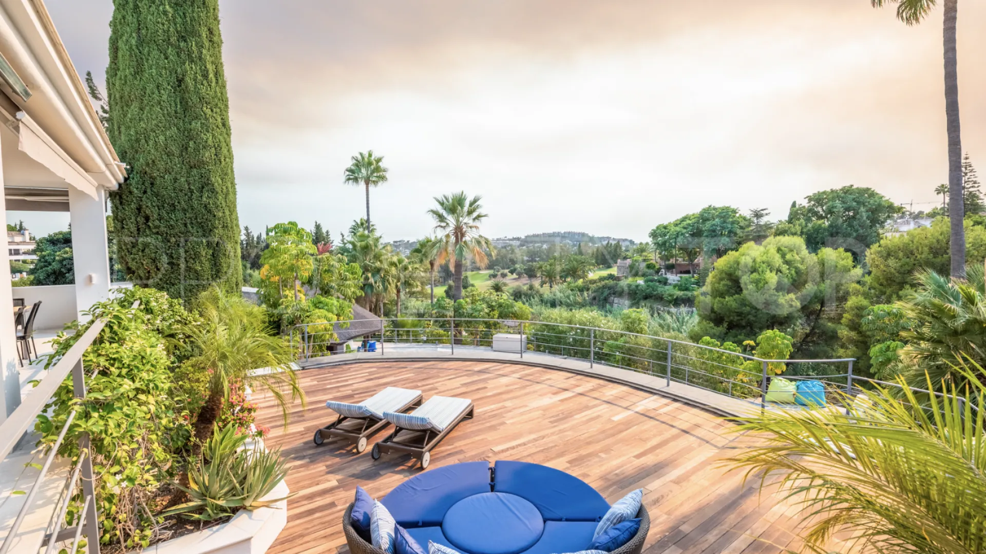 For sale Los Naranjos Golf villa with 4 bedrooms
