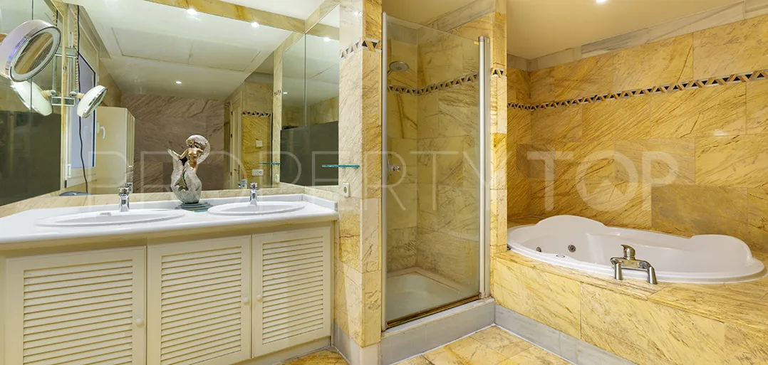 3 bedrooms apartment for sale in Magna Marbella