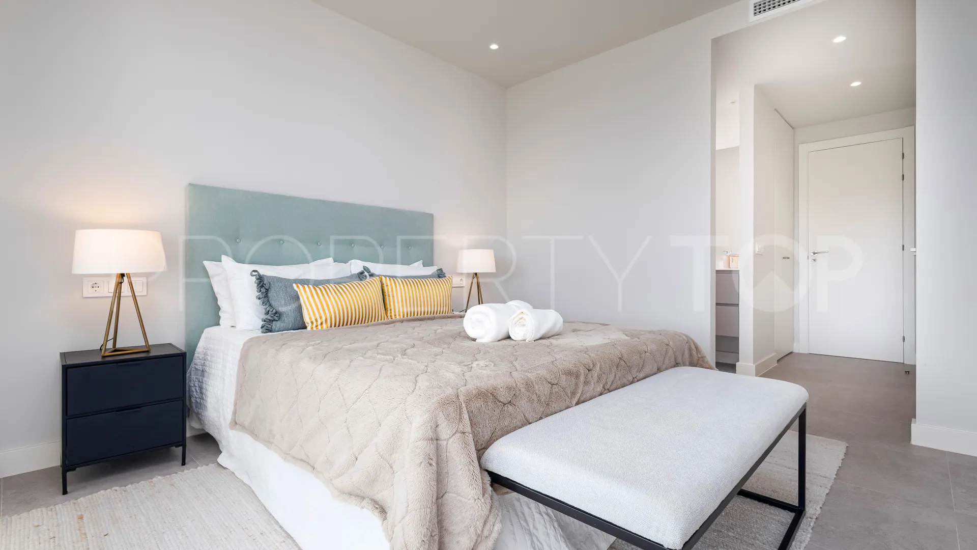 For sale Estepona West 3 bedrooms apartment