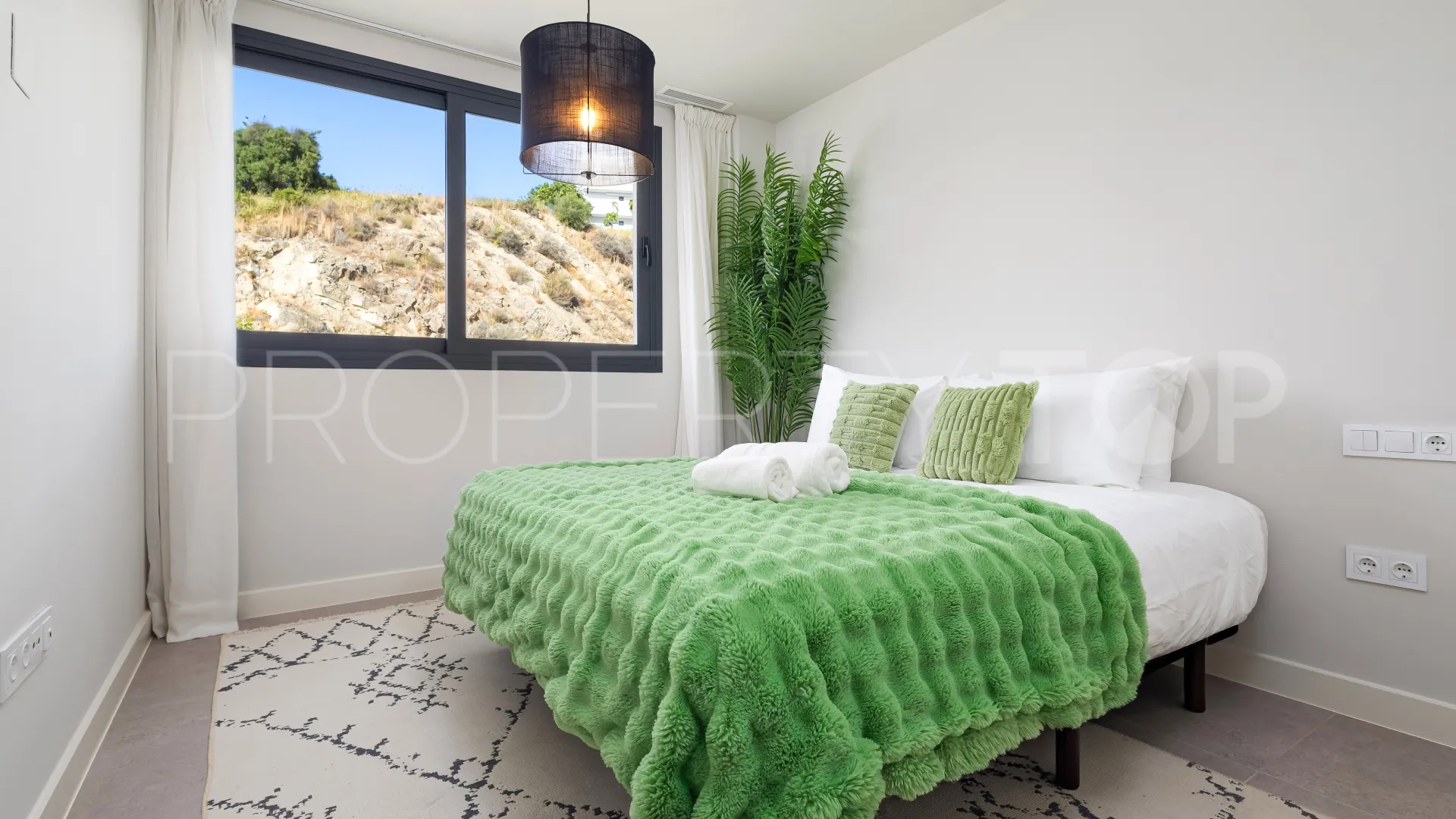 For sale Estepona West 3 bedrooms apartment