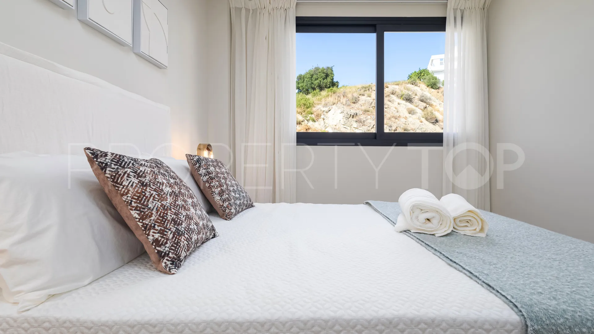 For sale Estepona West 3 bedrooms apartment