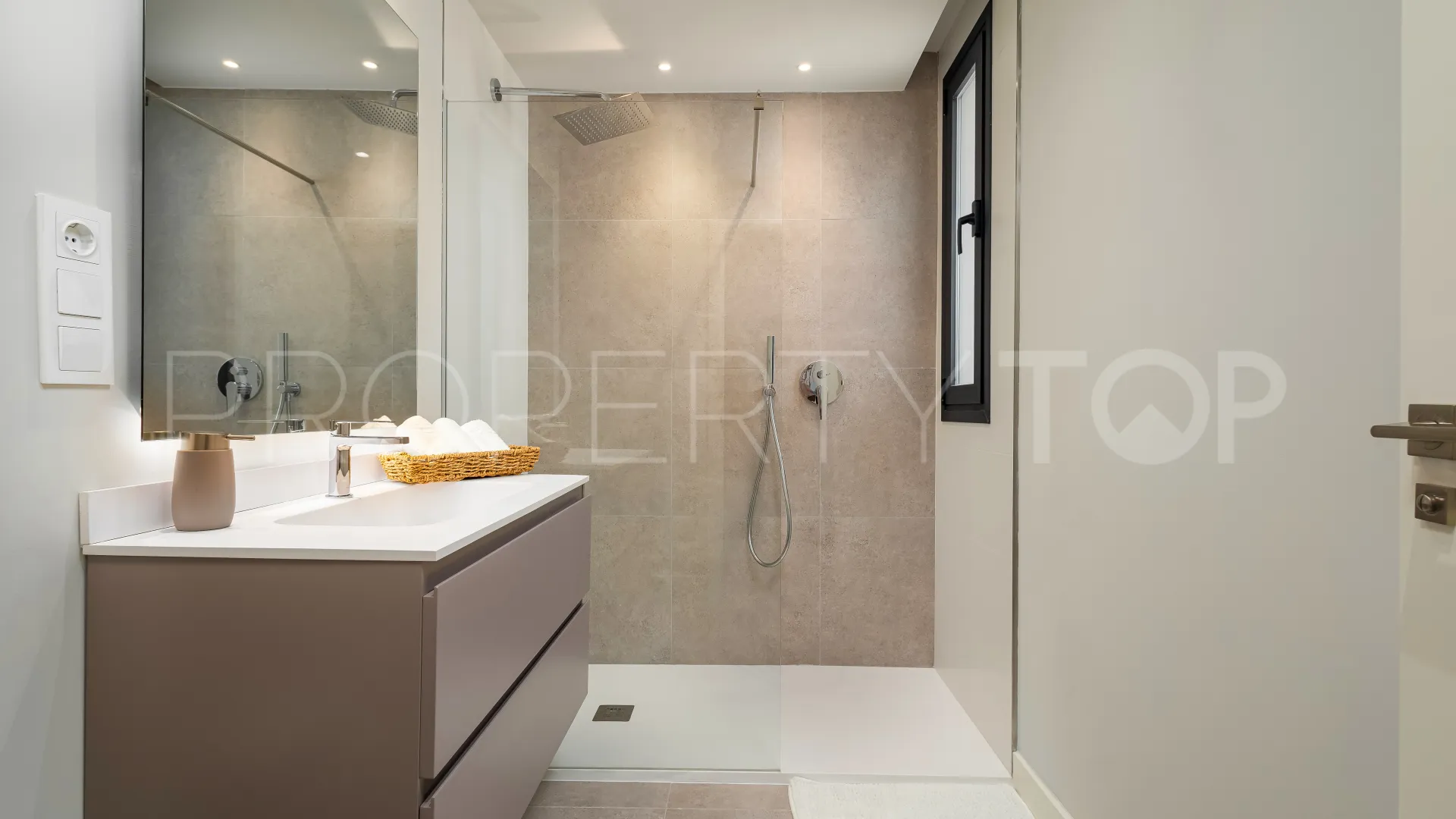 For sale Estepona West 3 bedrooms apartment