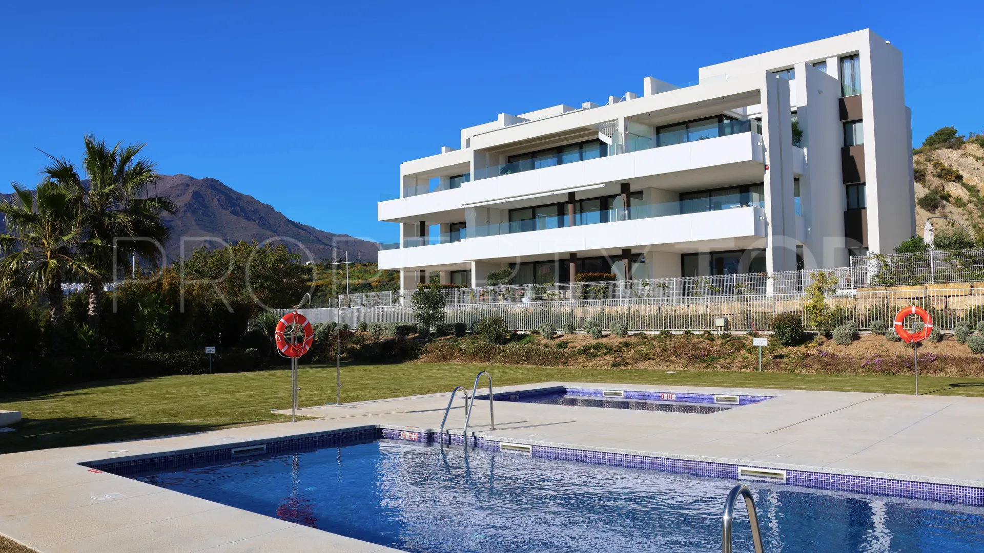 For sale Estepona West 3 bedrooms apartment