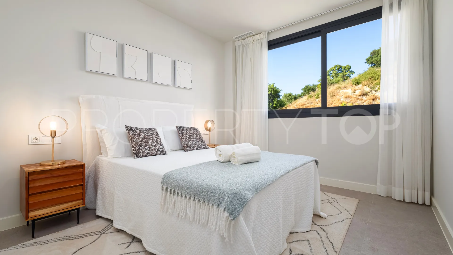 For sale Estepona West 3 bedrooms apartment