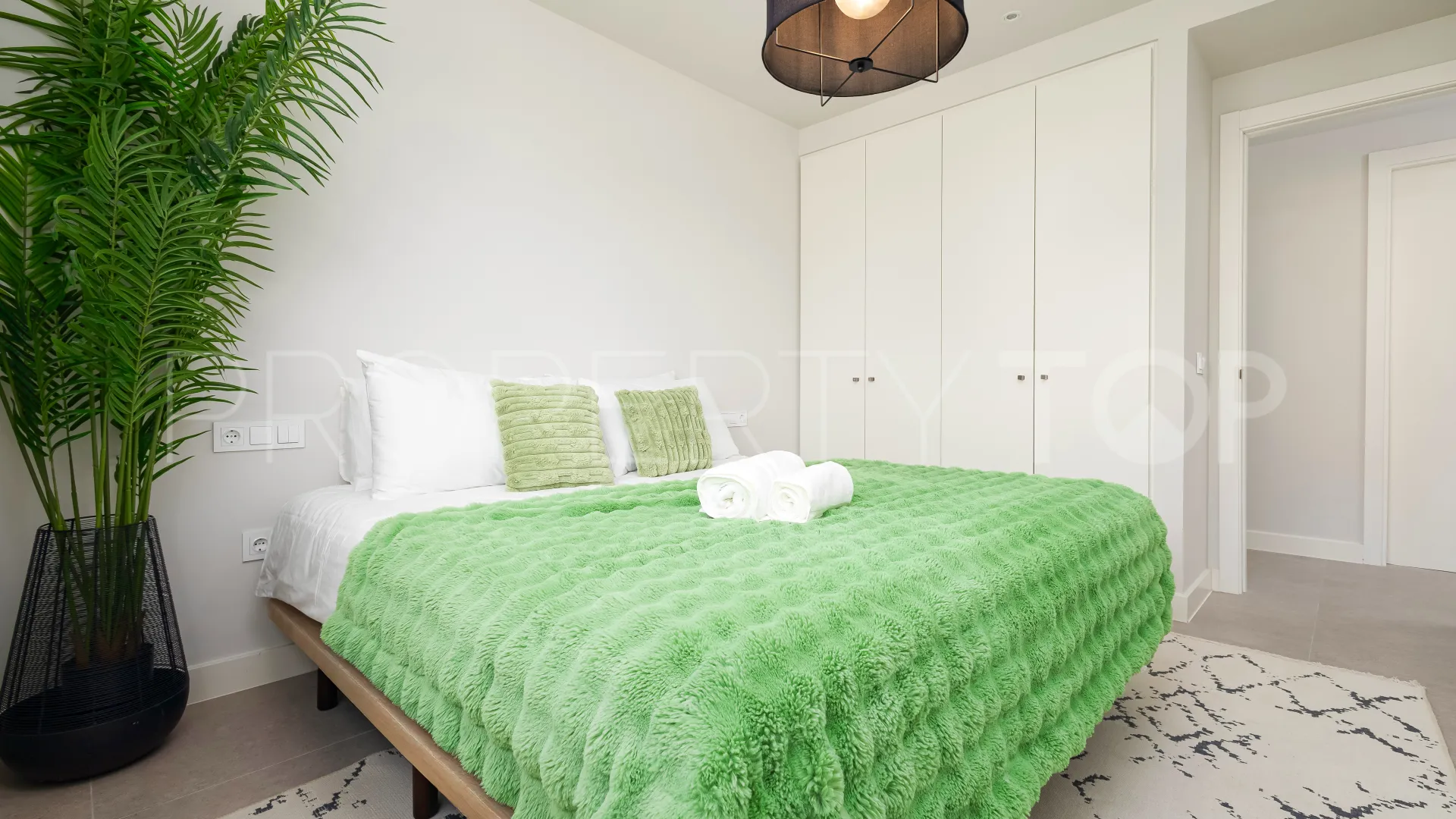 For sale Estepona West 3 bedrooms apartment