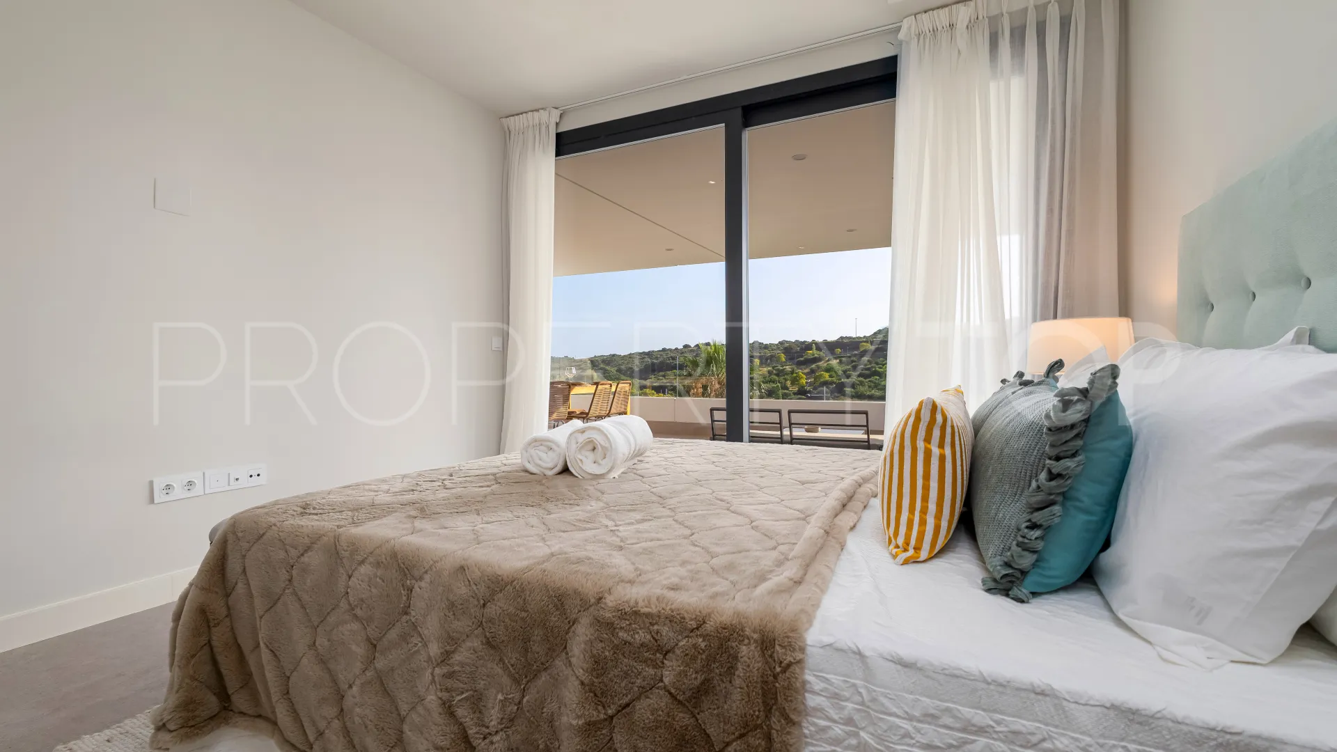 For sale Estepona West 3 bedrooms apartment