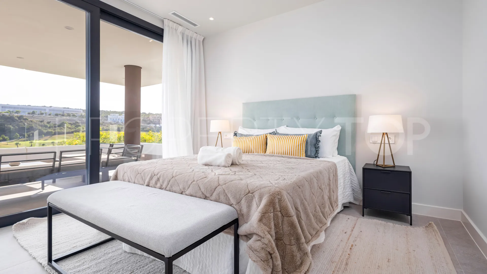 For sale Estepona West 3 bedrooms apartment