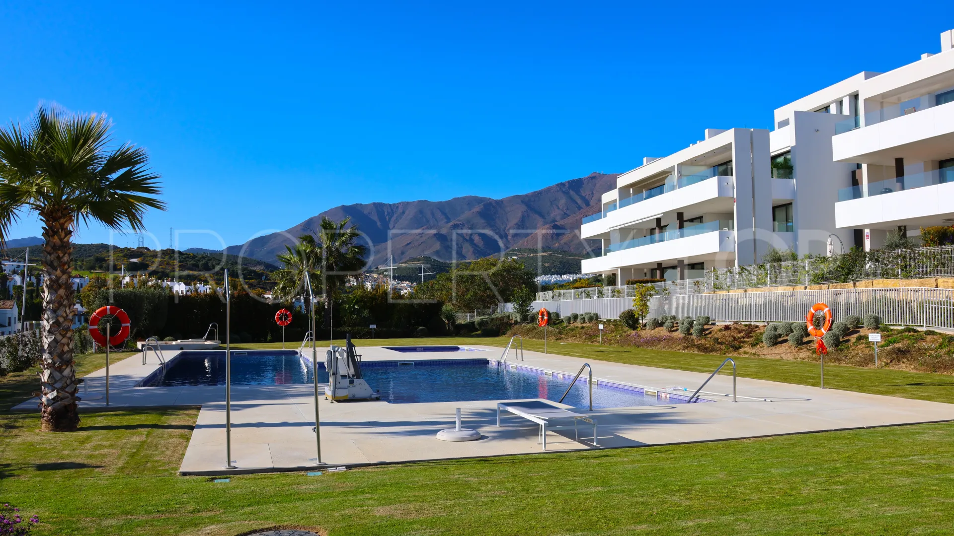 For sale Estepona West 3 bedrooms apartment