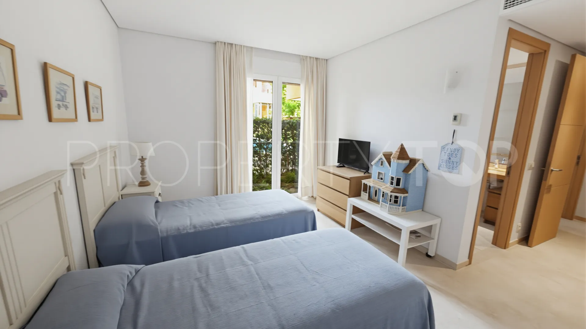 For sale ground floor apartment in Ribera del Marlin