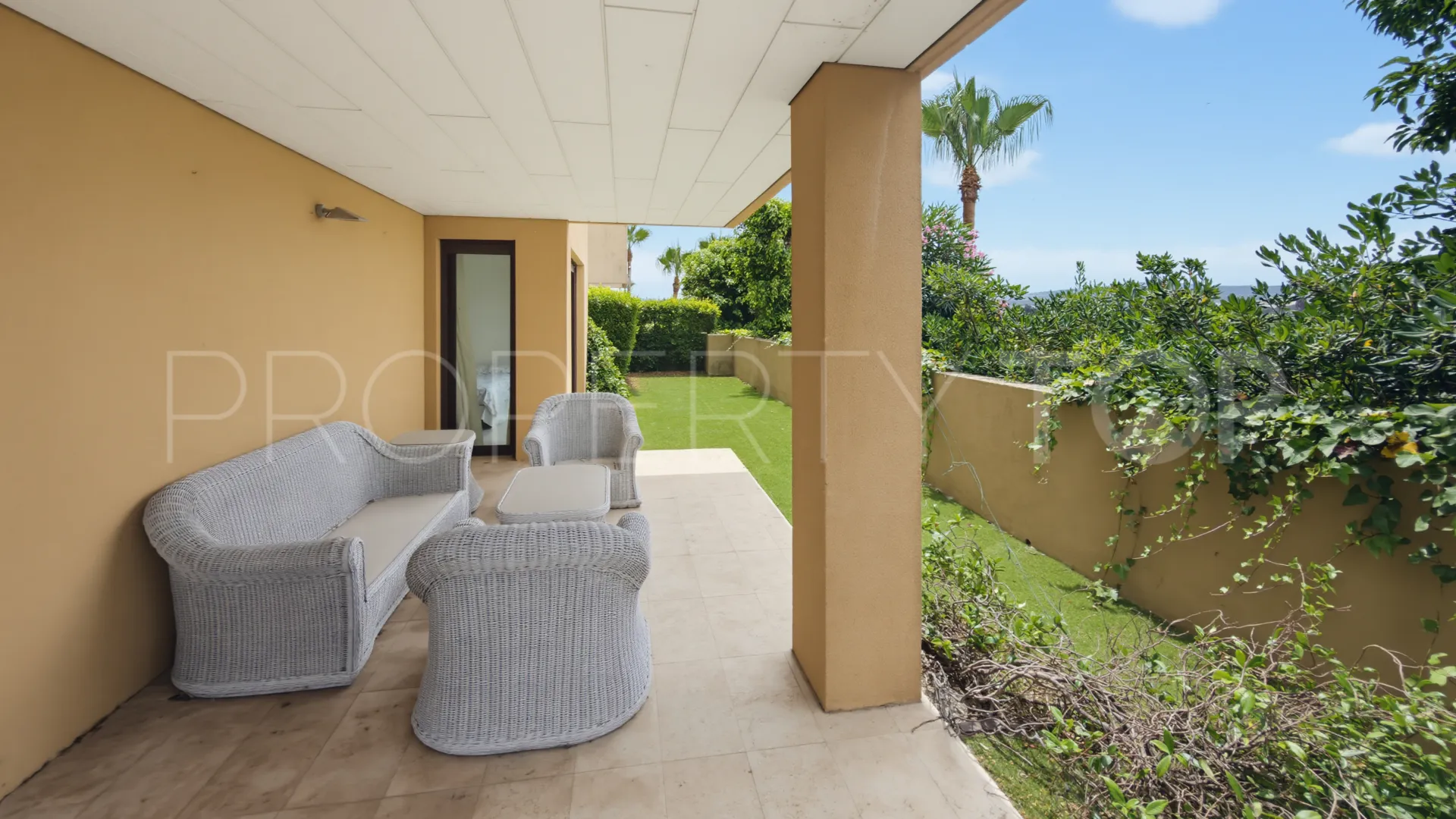 For sale ground floor apartment in Ribera del Marlin